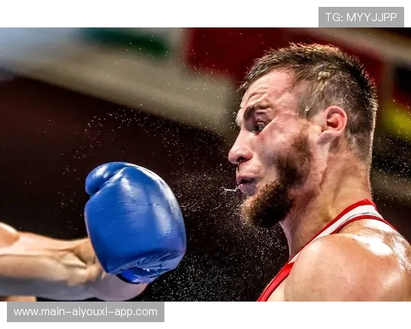 世界拳击夜惊现一拳逆天重击，对手倒地10秒不起
