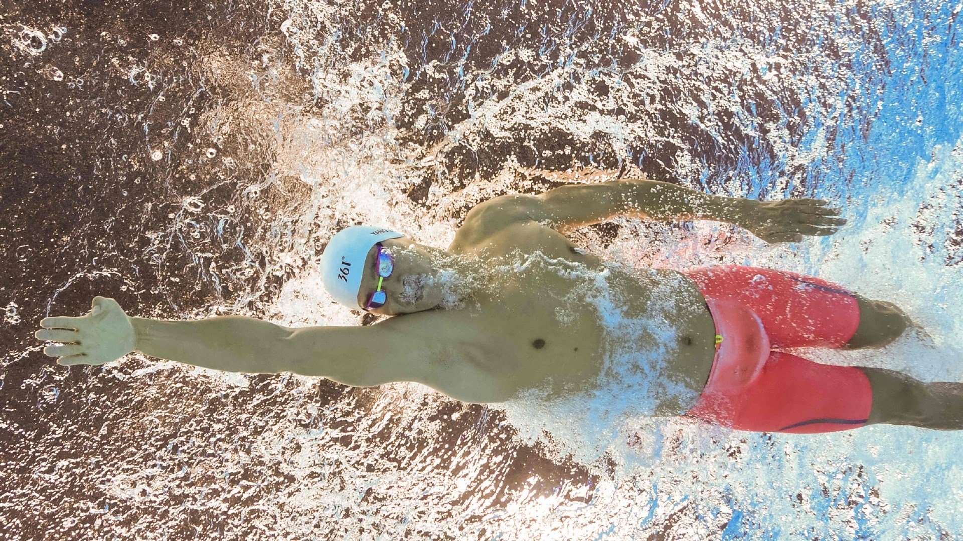 爱游戏登录-亚洲杯中国足球战胜 球迷集体庆祝胜利，中国足球亚洲杯亚军